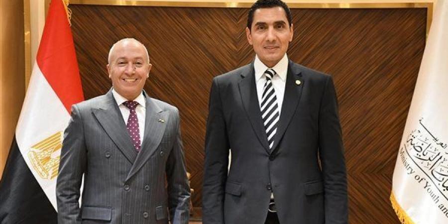 وزير الرياضة يبحث مع الششتاوي خطط تطوير السياحة الرياضية