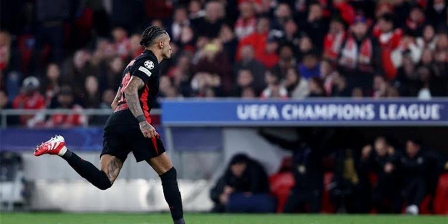 رافينيا مهدد بعقوبة من يويفا بعد هجومه على التحكيم أمام أتلتيكو مدريد