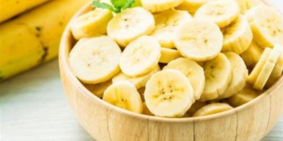 طبيب يوضح الفوائد الحقيقية للموز قبل النوم وبعد التمرين