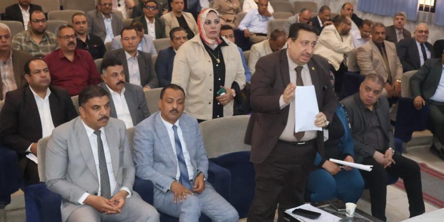 محافظ سوهاج يترأس المجلس التنفيذي ويناقش موقف التصالح على مخالفات البناء