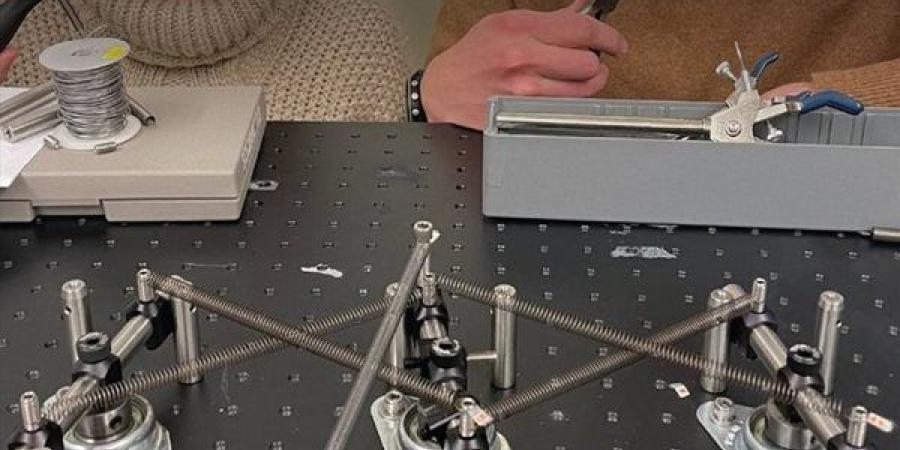 علماء يطورون حاسوبًا ميكانيكيًا يعمل بلا كهرباء