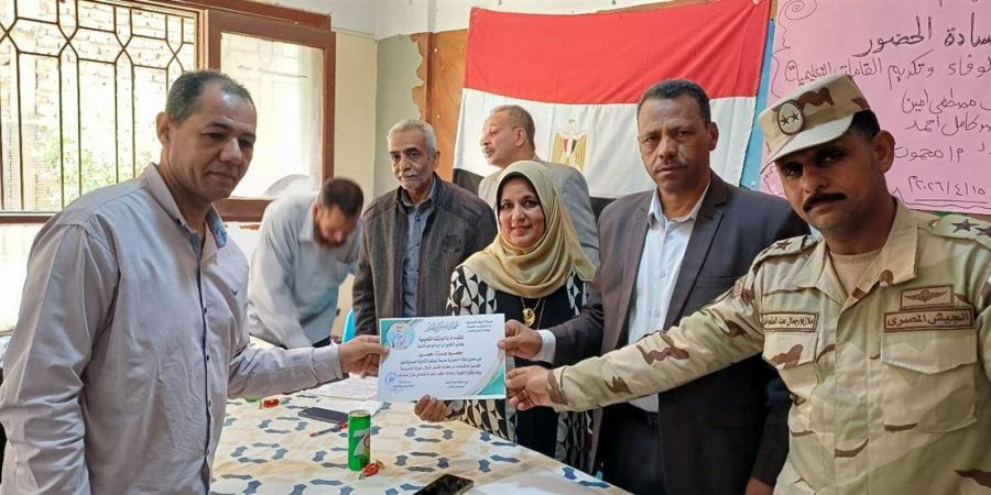 تكريم معلمَي اللغة العربية بأبوتشت العسكرية بنين