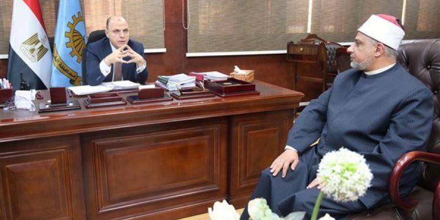 محافظ الغربية يجتمع مع وكيل وزارة الأوقاف لتعزيز كفاءة الأداء الدعوي