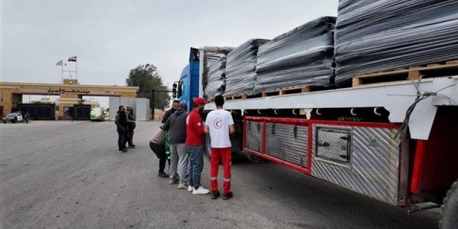 الهلال الأحمر يطلق قافلة «زاد العزة» الـ 177 بحمولة 5,300 طنًا من المساعدات