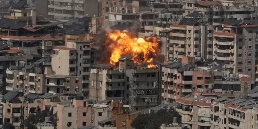 عاجل.. حزام ناري وغارات إسرائيلية عنيفة على النبطية في لبنان