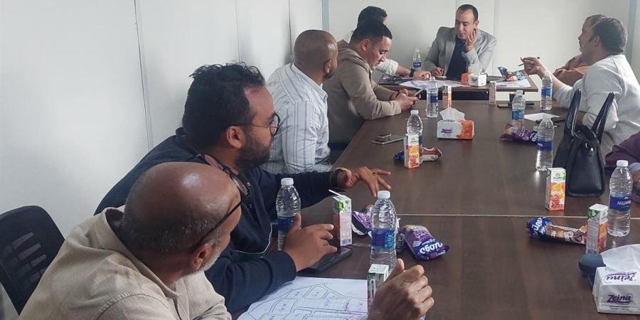 رئيس جهاز الفيوم الجديدة يتابع مستجدات مشروعات الطرق والمرافق وتسريع التنفيذ