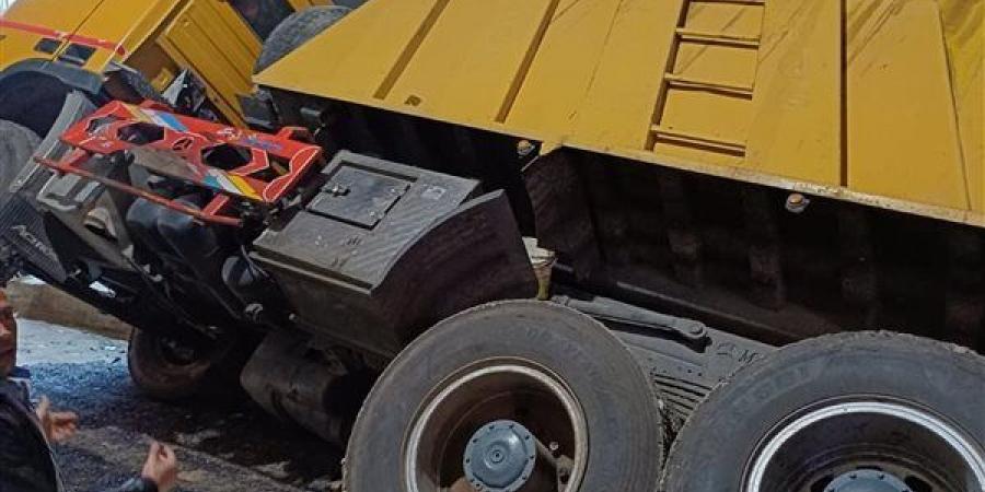 سقوط حمولة "أسفلت ساخن".. بغرب الاسكندرية يتسبب باعاقة المرور