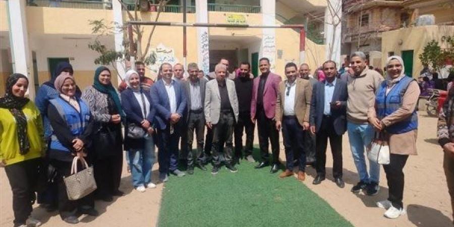 قافلة «حياة كريمة» تعالج 823 مواطنًا بفاقوس