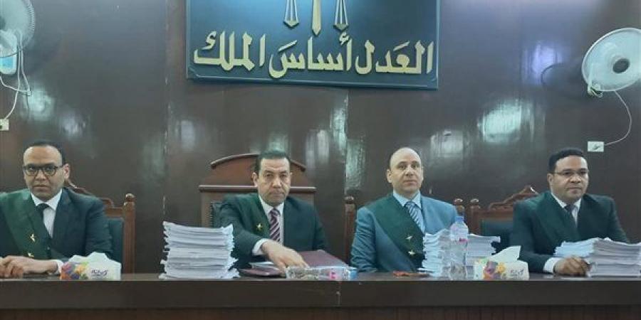 الحبس مع الشغل سنة لعاطل قتل نجله وأصاب الآخر بقنا