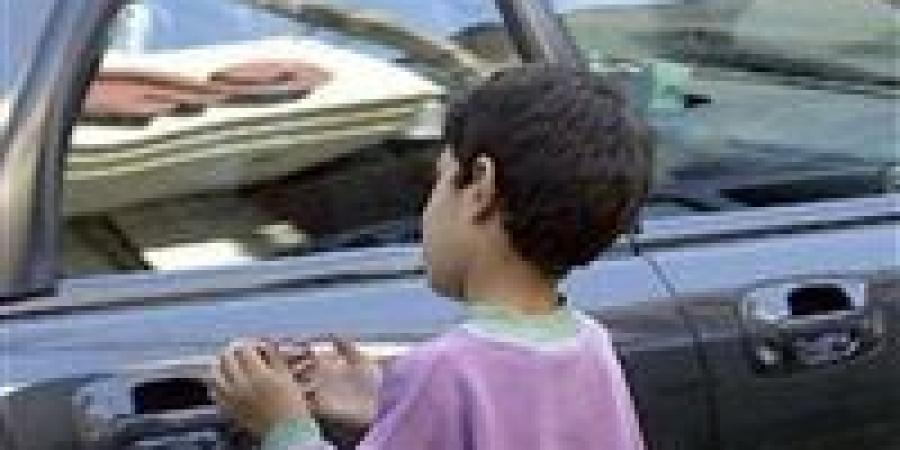 ضبط عصابة تستغل الأطفال في أعمال التسول بالجيزة: 9 متهمين و12 طفلًا