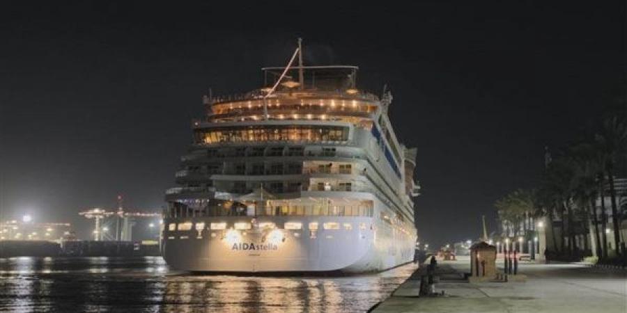 "بأكثر من 2700 فرد.. السفينة السياحية 'AIDA STELLA' ترسو في ميناء الإسكندرية
