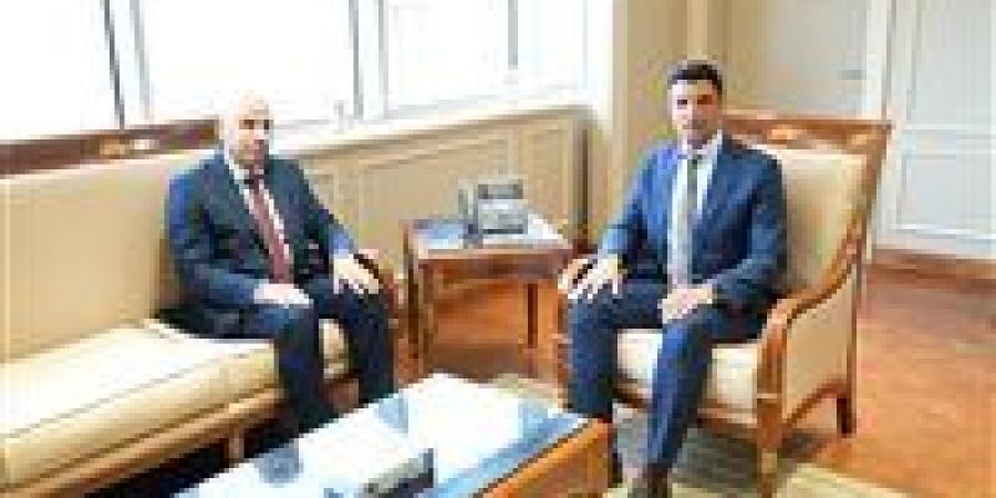 وزير العمل يبحث مع وزيري الصناعة والتعليم العالي ربط التدريب بسوق العمل وتعزيز منظومة التشغيل في مصر