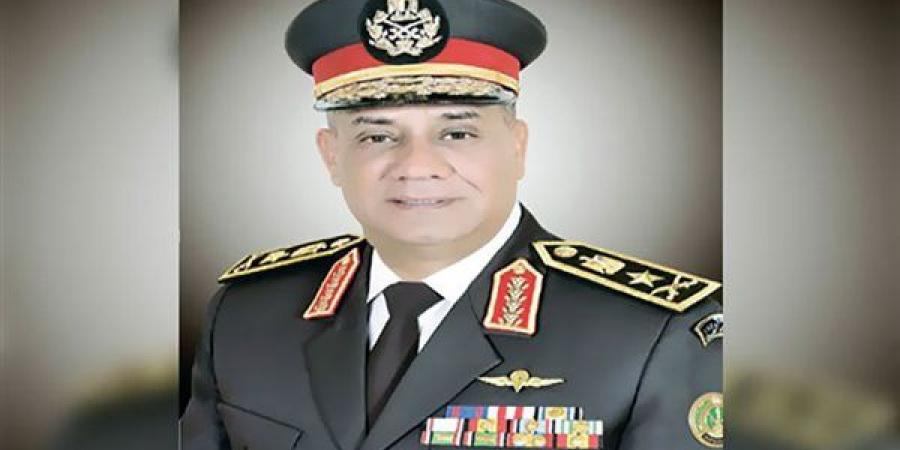 وزير الدفاع لدارسى الأكاديمية العسكرية: القوات المسلحة حريصة على إعداد أجيال قادرة على خدمة الوطن بمختلف المجالات