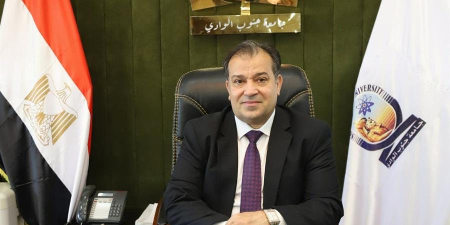 بحضور قيادات الجامعة.. “طب قنا” تحتفل بتخرج الدفعة 12