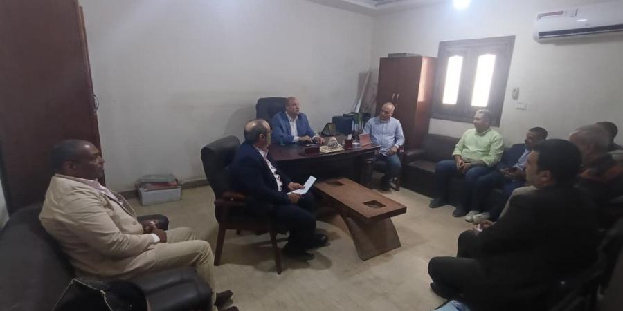 نائب محافظ الجيزة يبحث مشاكل مستثمري المنطقة الصناعية عرب أبو ساعد بمركز الصف