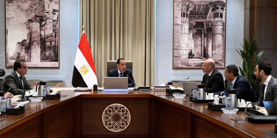 مدبولي يستعرض مقترحا لتنفيذ مشروع مدينة المستشفيات والمعاهد الطبية بالعاصمة الجديدة