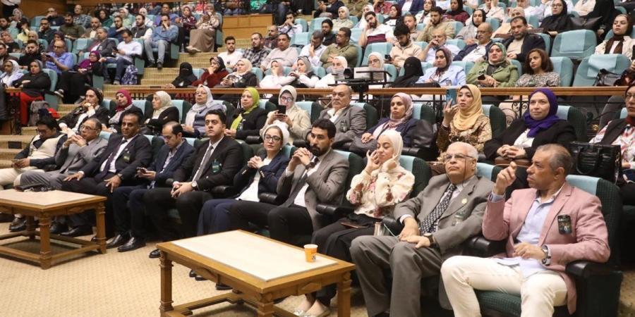 مناقشة أحدث التطورات العلمية في مجال تجميل الأسنان والترميمات السنية بالمؤتمر الثاني لإدارة الأسنان