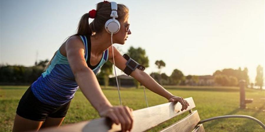 كيف تحافظ على نشاطك في الطقس الحار؟ نصائح طبية فعالة لمواجهة حرارة الصيف