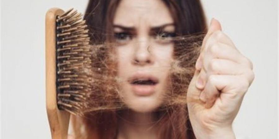 روتين بسيط بنتائج مذهلة.. 5 عادات صباحية تعزز كثافة الشعر