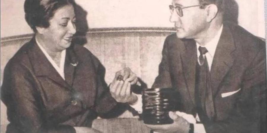 صديق أم كلثوم ويعشق صوت نجاة.. علاقة محمد عبدالوهاب بمطربات الزمن الجميل