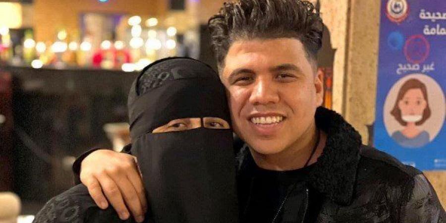 عمر كمال: والدتي منقبة ووالدي إمام مسجد.. وعملت لحام باليومية