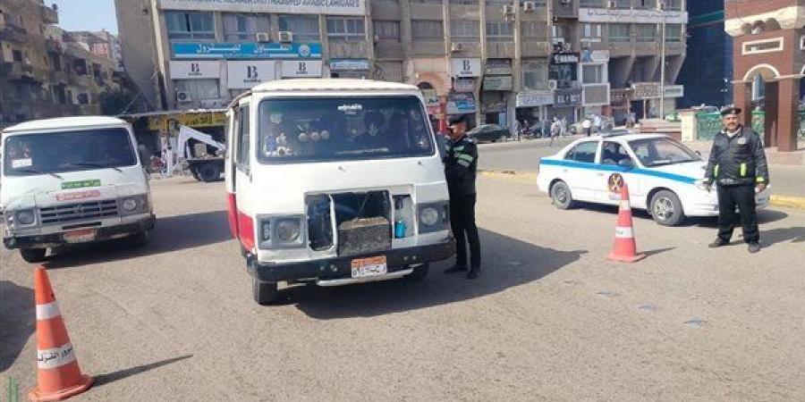 حملات مرورية مكثفة لضبط سيارات "السرفيس" المخالفة بمراكز الشرقية