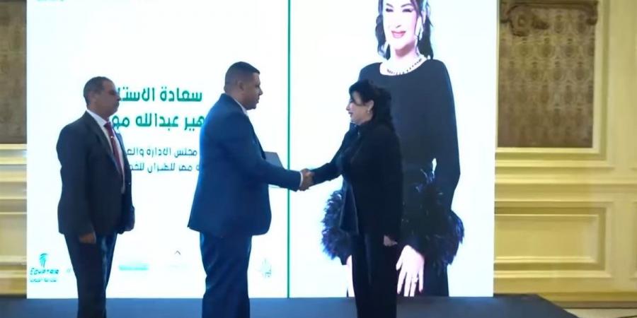 تكريم دولي لقيادة نسائية مصرية.. سهير عبدالله تحصد جائزة التميز المجتمعي في مؤتمر "صنّاع الأمل"