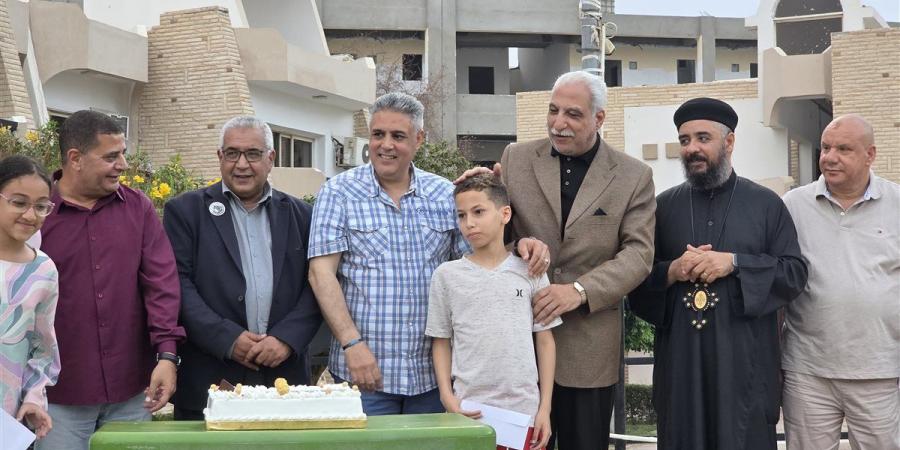 تكريم المتفوقين والأمهات المثاليات فى احتفالية يوم العطاء بالغردقة