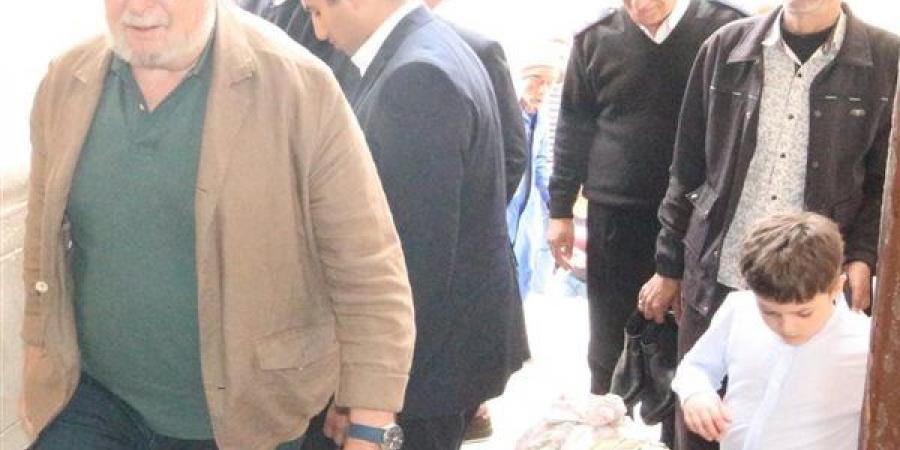 نجل الملك فاروق يتفقد المعالم التاريخية بالإسكندرية