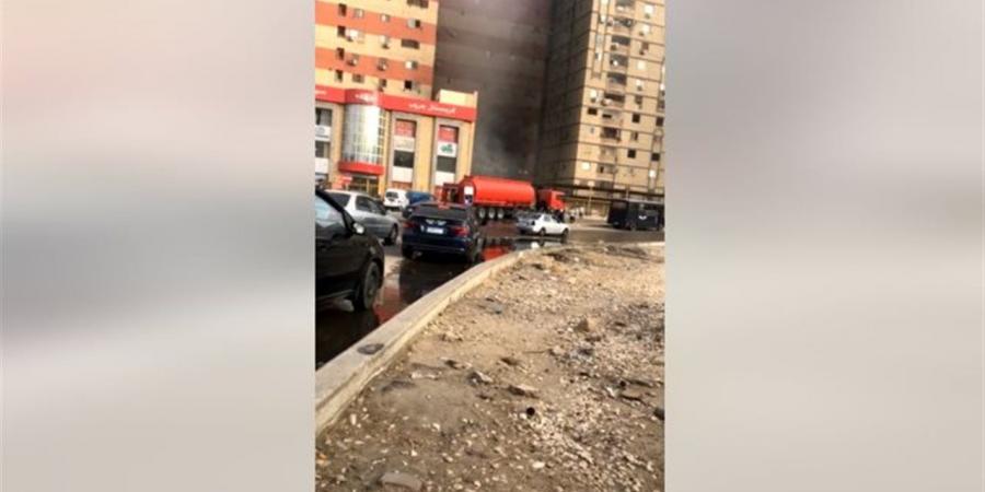 "ربنا سترها".. السيطرة على حريق هائل بمخزن أدوات كهربائية في مصر القديمة (فيديو)
