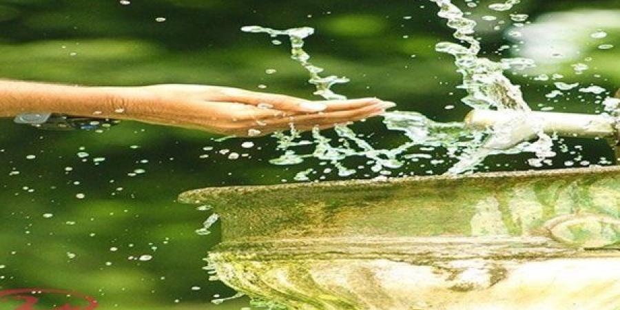 حكم وضوء كبير السنّ الذي تنزل منه قطرات بول لعذر