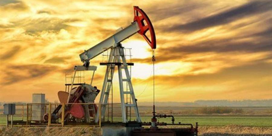 تراجع النفط وسط توقعات بإجراء محادثات لإنهاء الحرب مع إيران واستعادة الإمدادات