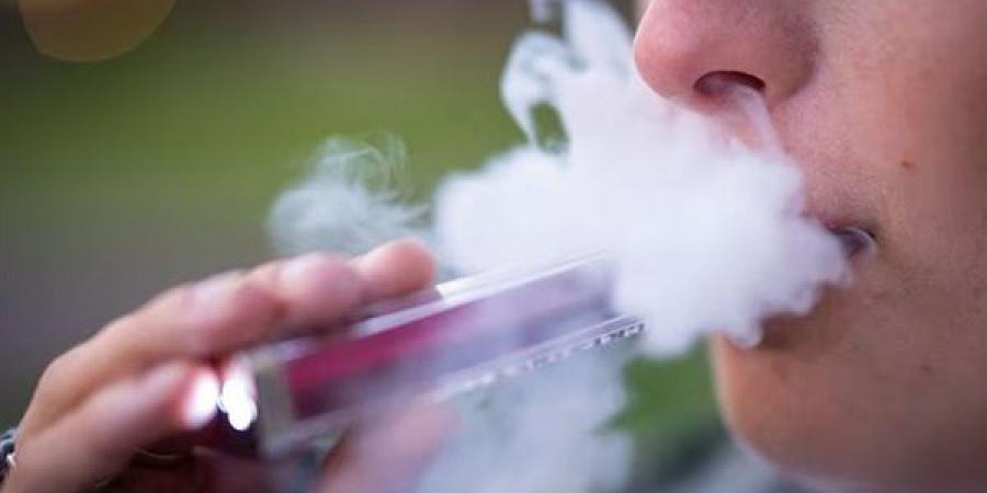 دراسة تحذر: التدخين الإلكتروني يرفع خطر الإصابة بالسرطان
