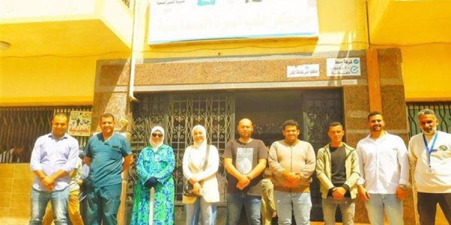 قافلة «حياة كريمة» تخدم 2352 مريضًا بفاقوس