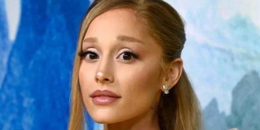 دور أريانا جراندي في فيلم "فوكر إن لو" يثير ضجة كبيرة ما السبب؟