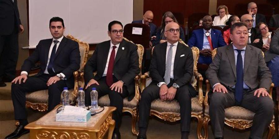 رئيس جامعة القاهرة يشارك في اجتماع مكاتب حفظ السلام التابعة للأمم المتحدة