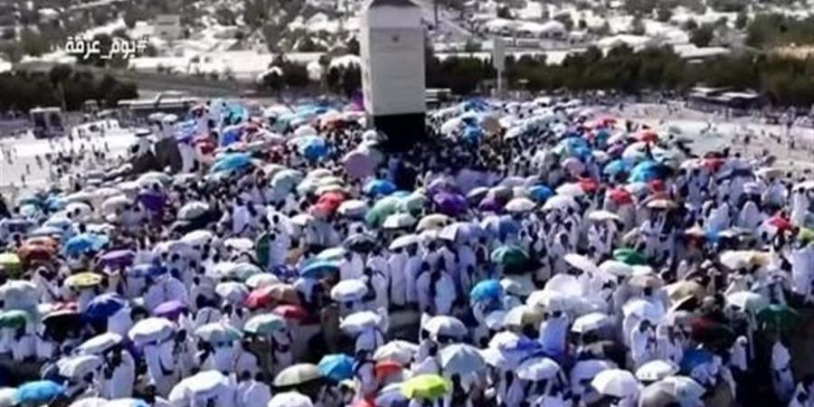 التطبيق الأول لخدمة "حج بلا حقيبة".. الحجاج المصريون يسلمون حقائبهم بمكان المغادرة والاستلام بمقر الإقامة