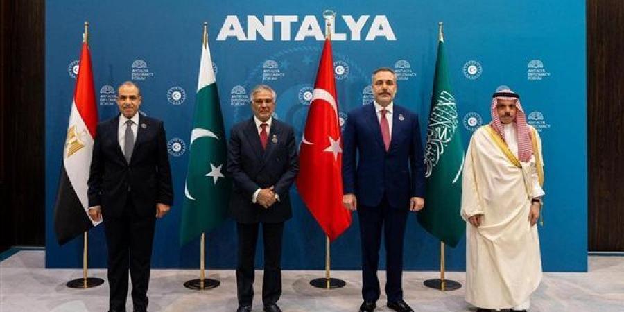 وزراء خارجية مصر وتركيا وباكستان والسعودية يجتمعون بأنطاليا ويبحثون مسار المفاوضات الأمريكية - الإيرانية