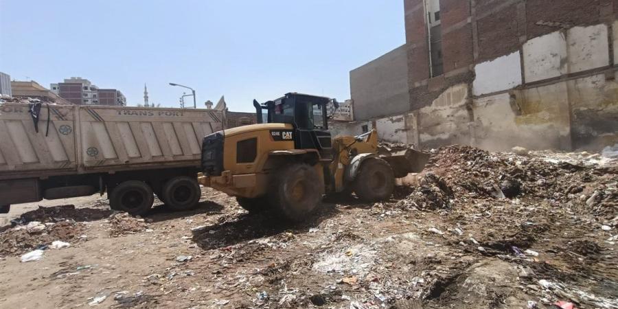 خطة شاملة لإخلاء كافة تجمعات القمامة من قطع الأراضي الفضاء بمدن الدقهلية