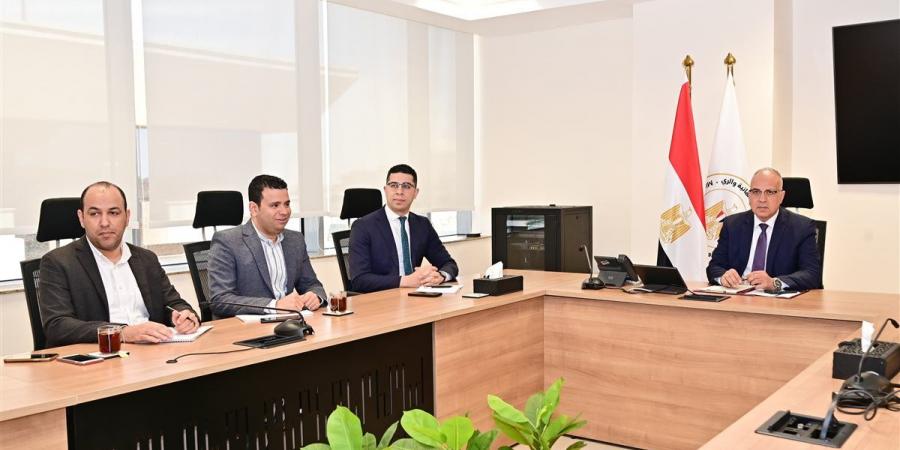وزير الري يتابع أعمال وحدة متابعة المشروعات الممولة دوليًا لتعزيز إدارة المشروعات المائية