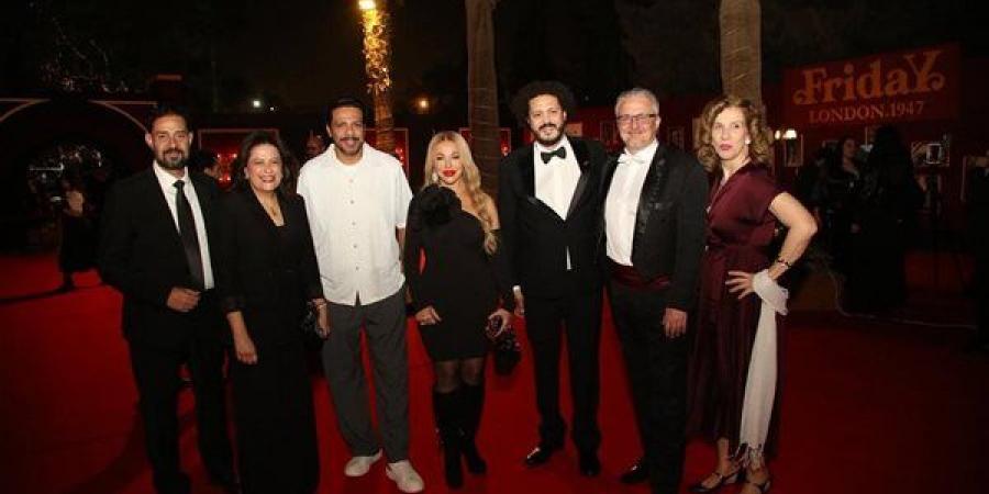 ليلى علوي وحمزة العيلي ورانيا فريد شوقي وسيد رجب في افتتاح «FridaY»