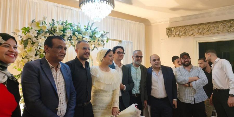 «الدستور» تهنئ الزميلين أحمد غنام وسارة الشلقاني بخطوبتهما