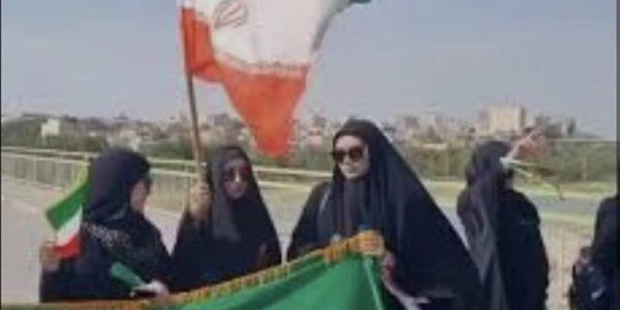 عاجل.. إيرانيات يشاركن في احتجاجات حاشدة في إيران ضد أمريكا وإسرائيل