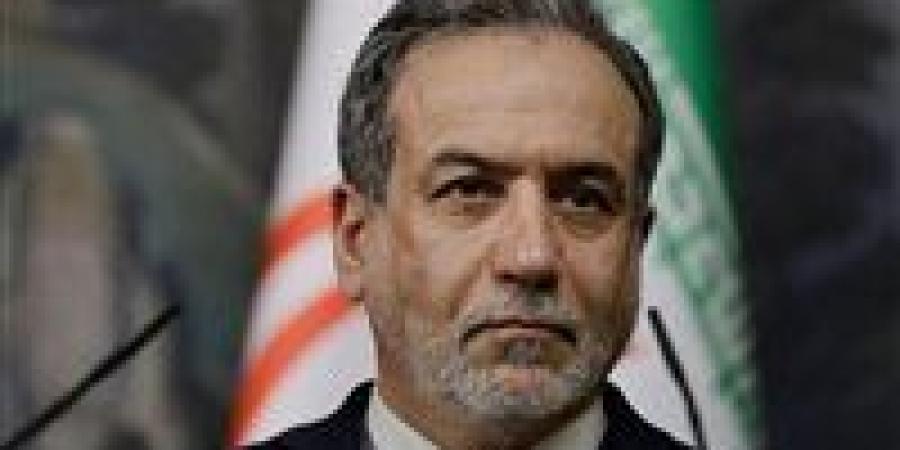 بوادر انقسام.. الحرس الثوري يهاجم تصريحات وزير الخارجية بشأن مضيق هرمز