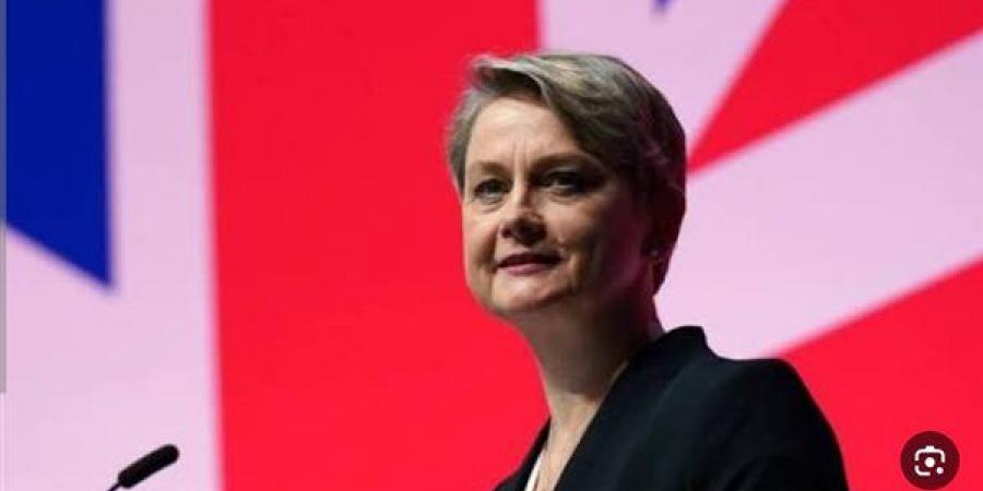 وزيرة خارجية بريطانيا: استئناف حركة الملاحة عبر مضيق هرمز أمر بالغ الأهمية