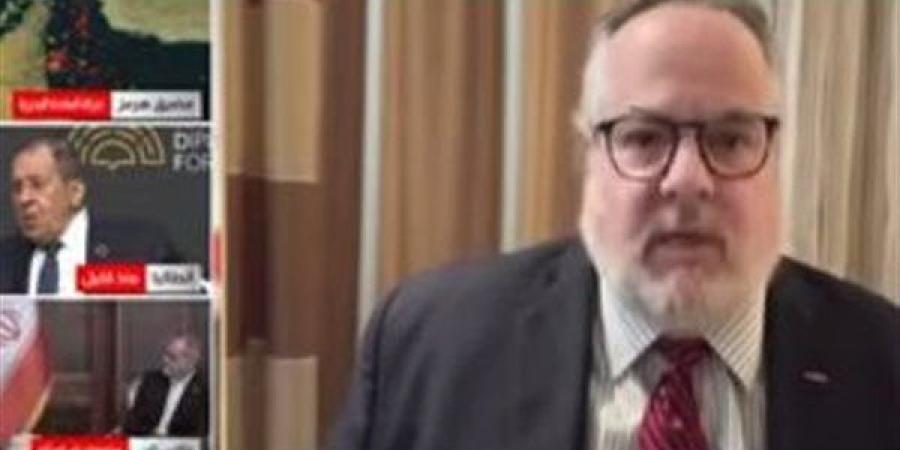 دبلوماسي سابق: واشنطن شنت حربا على إيران لأسباب اقتصادية وفرض هيمنة الدولار