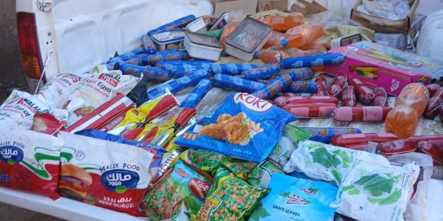 ضبط لانشون مجهول المصدر وسلع منتهية الصلاحية بالفيوم