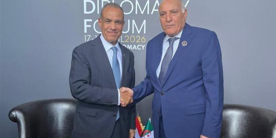 وزير الخارجية يلتقى مع نظيره الجزائري على هامش أعمال منتدى أنطاليا الدبلوماسي