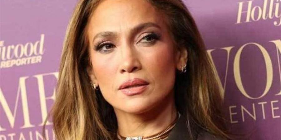 جينيفر لوبيز تكشف تفاصيل دورها في فيلمها الجديد "Office Romance"