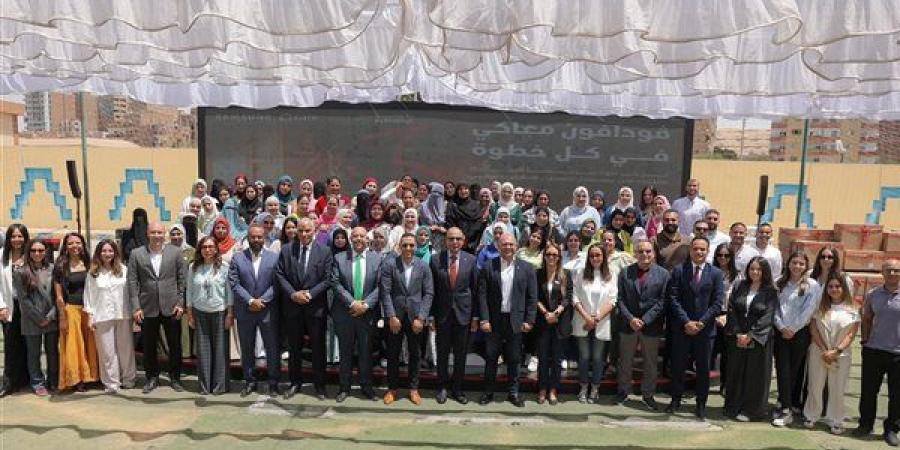 ڤودافون مصر تكرم 500 سفيرة ببرنامج معاكي في المنيا